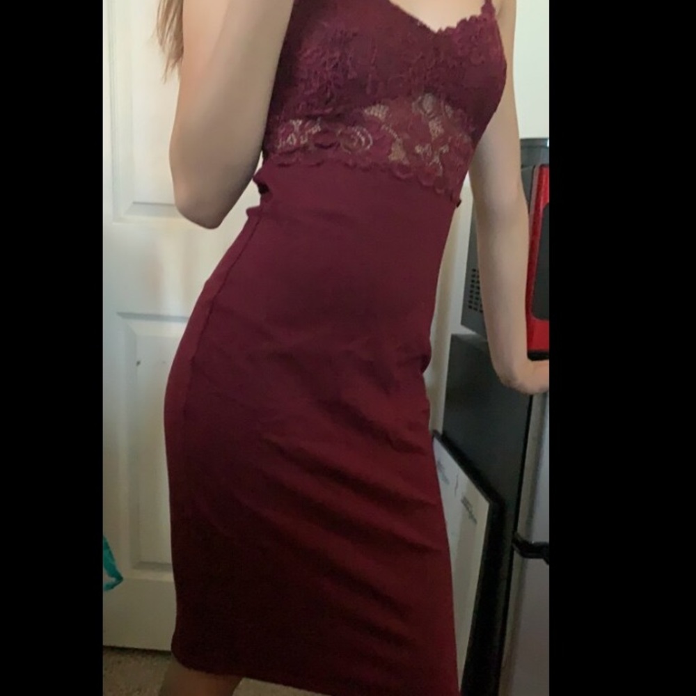 Open back lace maroon dress